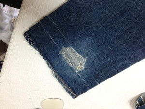 EVISUエビスジーンズ 裾丈詰め　裾の穴修理2